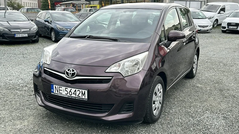 Toyota Verso-S 12