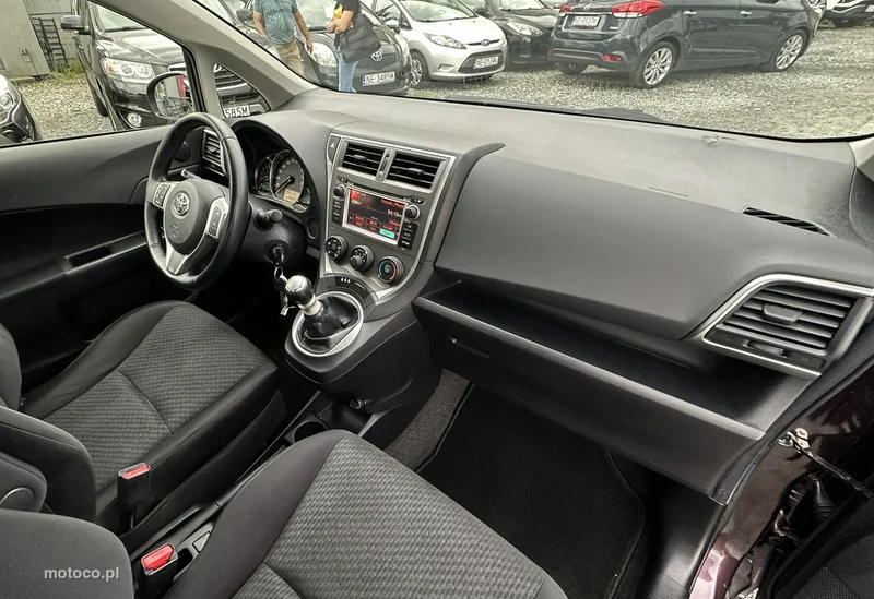 Toyota Verso-S 16