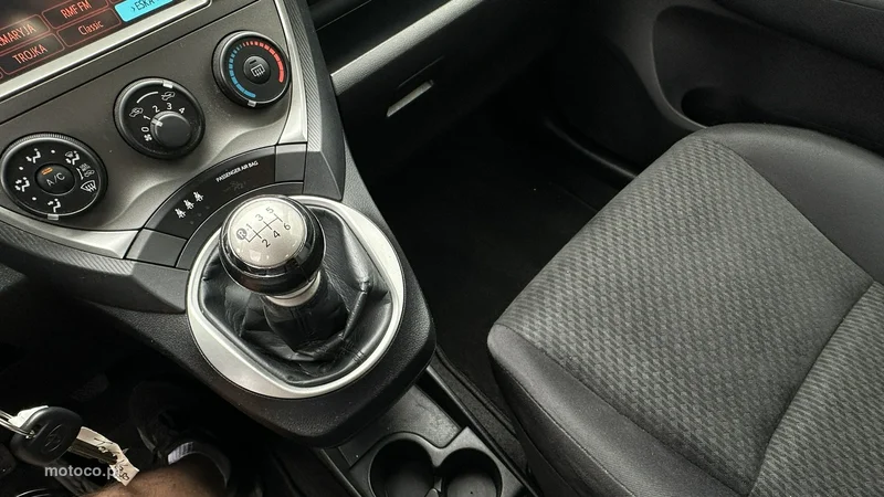Toyota Verso-S 29