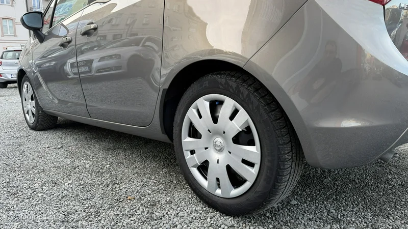 Opel Meriva B 15