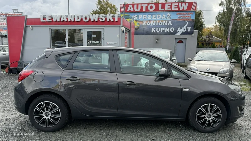 Opel Astra J 6