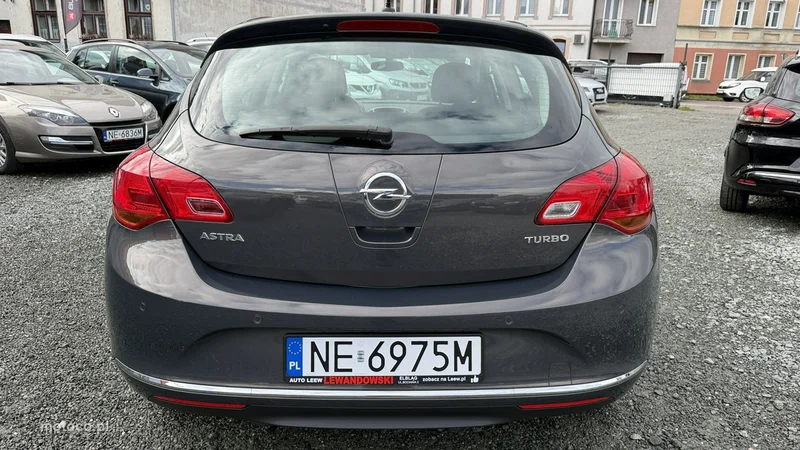 Opel Astra J 9