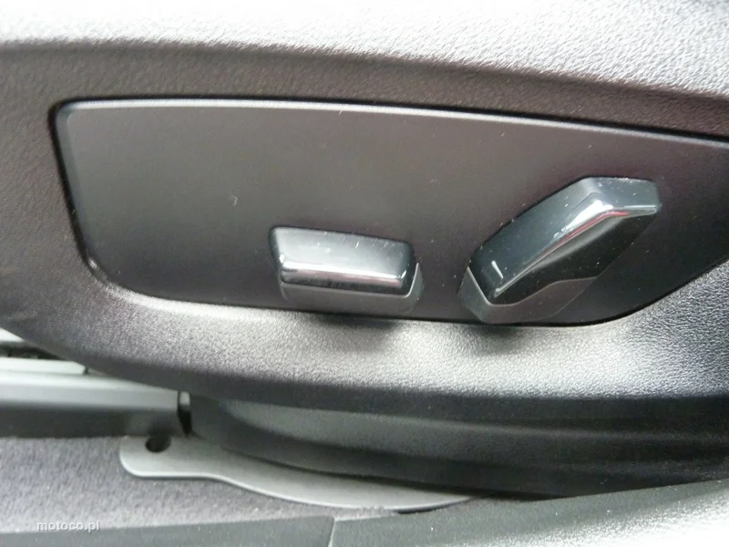 BMW Seria 5 G30 520 13