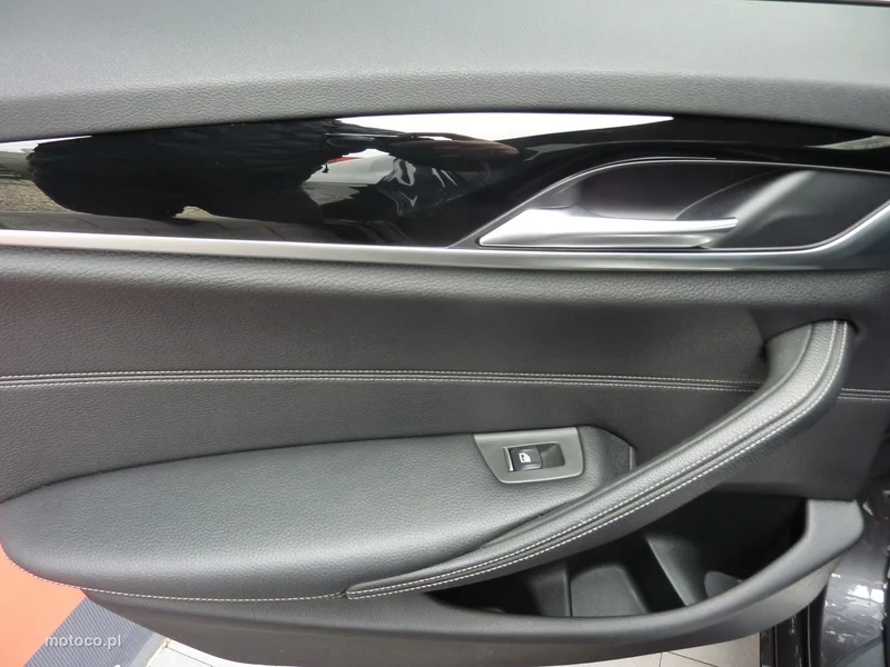 BMW Seria 5 G30 520 36