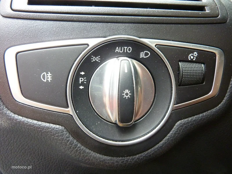 Mercedes-Benz Klasa C W205 C 200 32