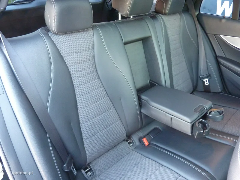 Mercedes-Benz Klasa E W213 E 300 12
