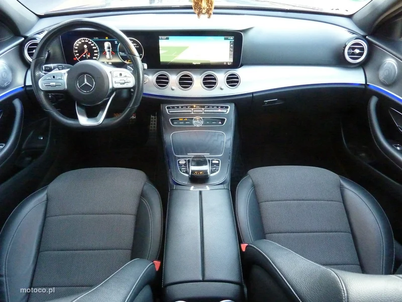 Mercedes-Benz Klasa E W213 E 300 16
