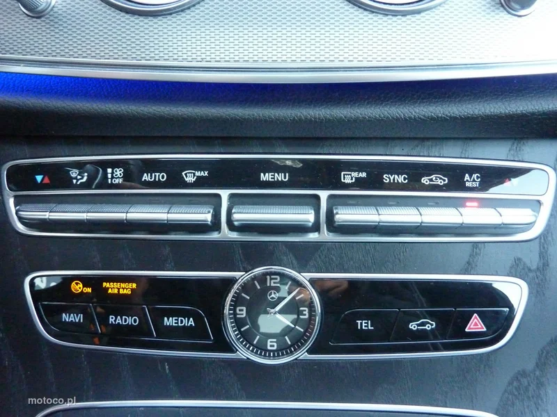 Mercedes-Benz Klasa E W213 E 300 25