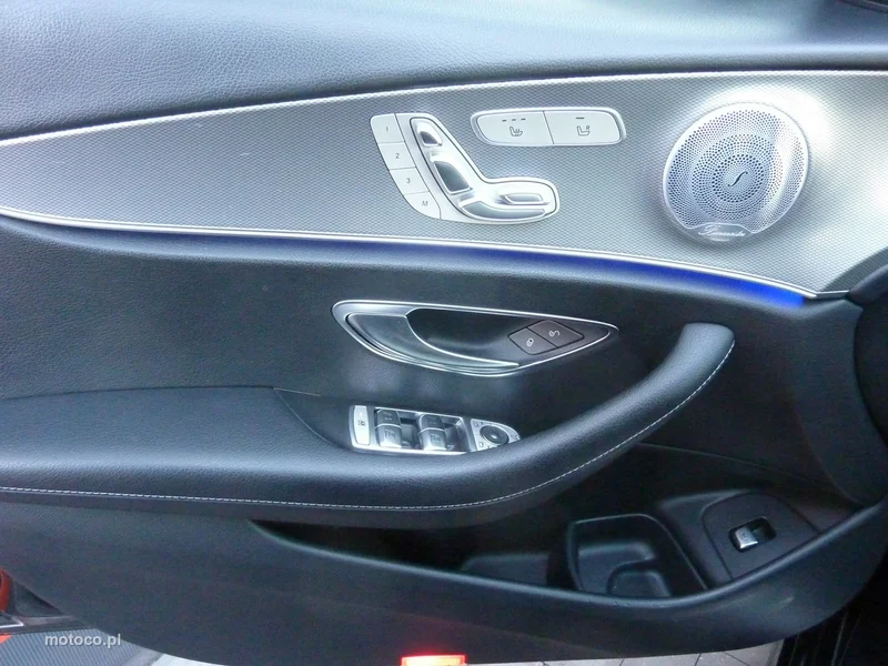 Mercedes-Benz Klasa E W213 E 300 27