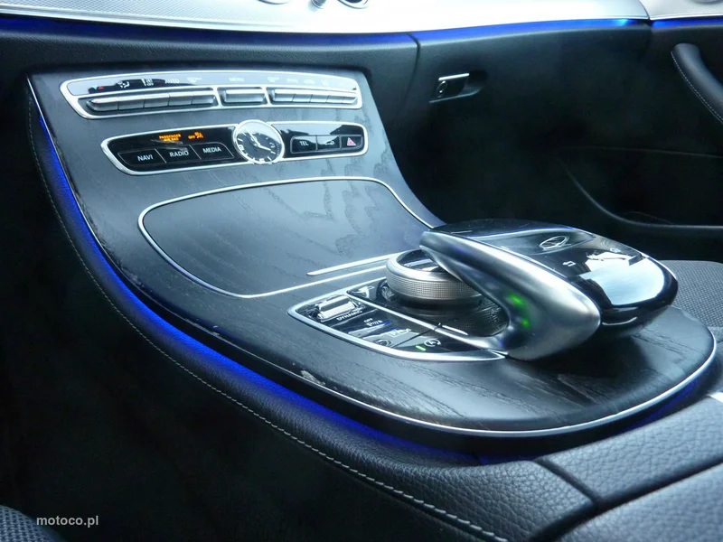 Mercedes-Benz Klasa E W213 E 300 36