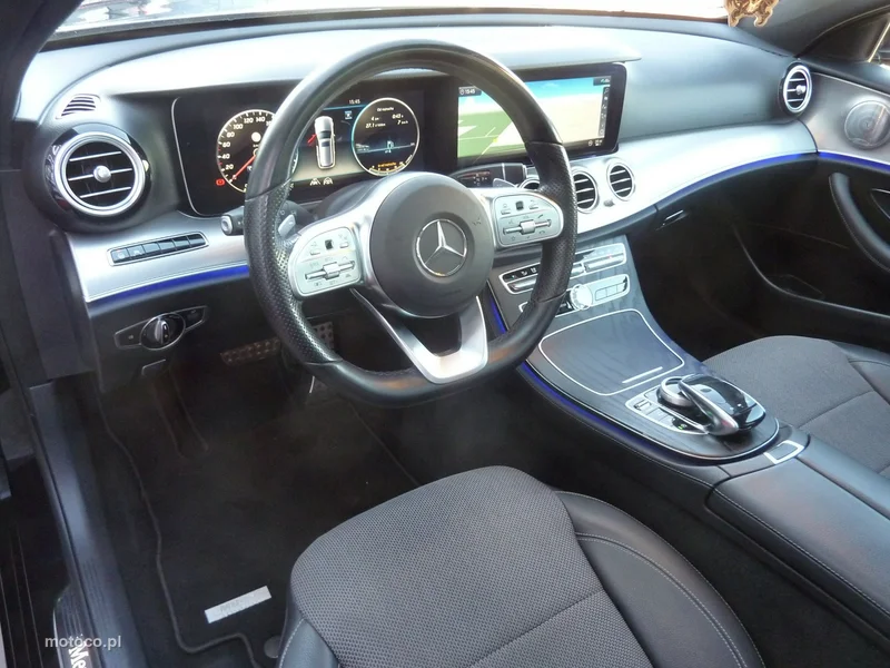 Mercedes-Benz Klasa E W213 E 300 9