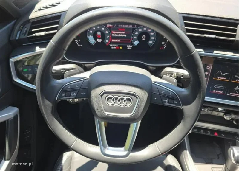 Audi Q3 F3 8