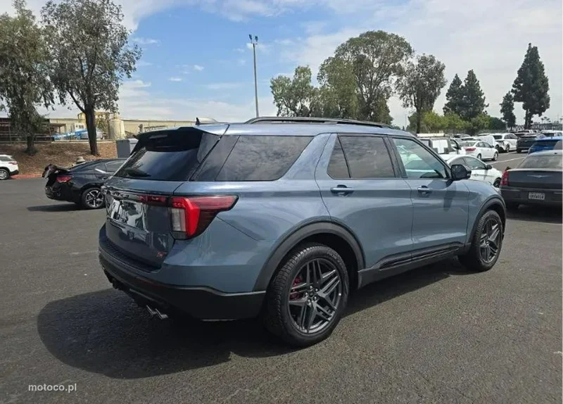 Ford Explorer 4