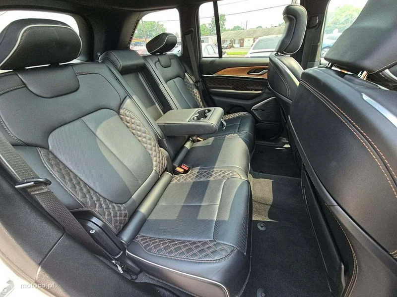 Jeep Grand Cherokee 8