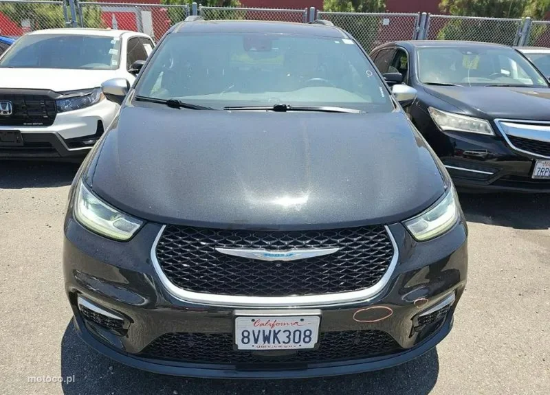 Chrysler Pacifica 2