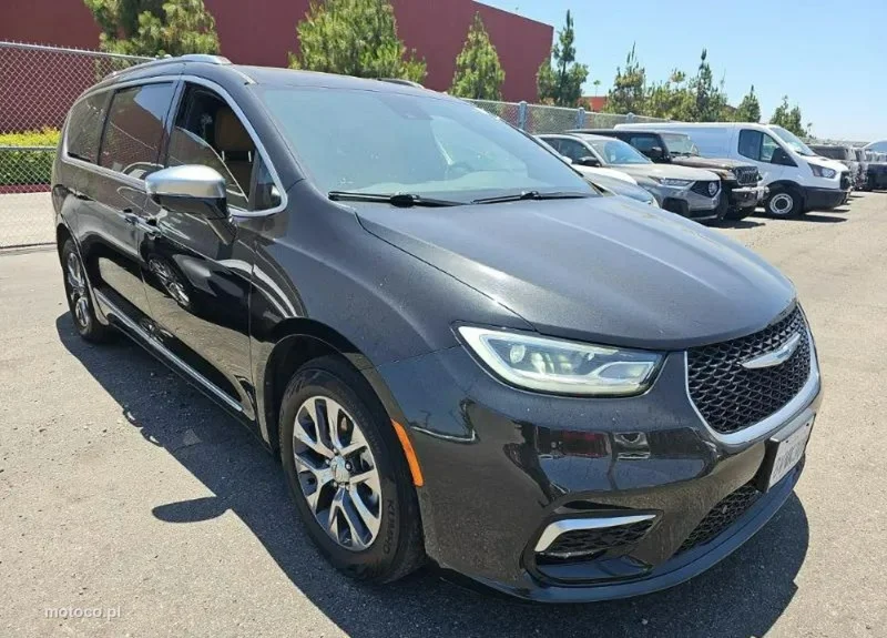Chrysler Pacifica 3