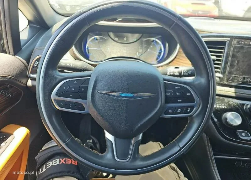 Chrysler Pacifica 8