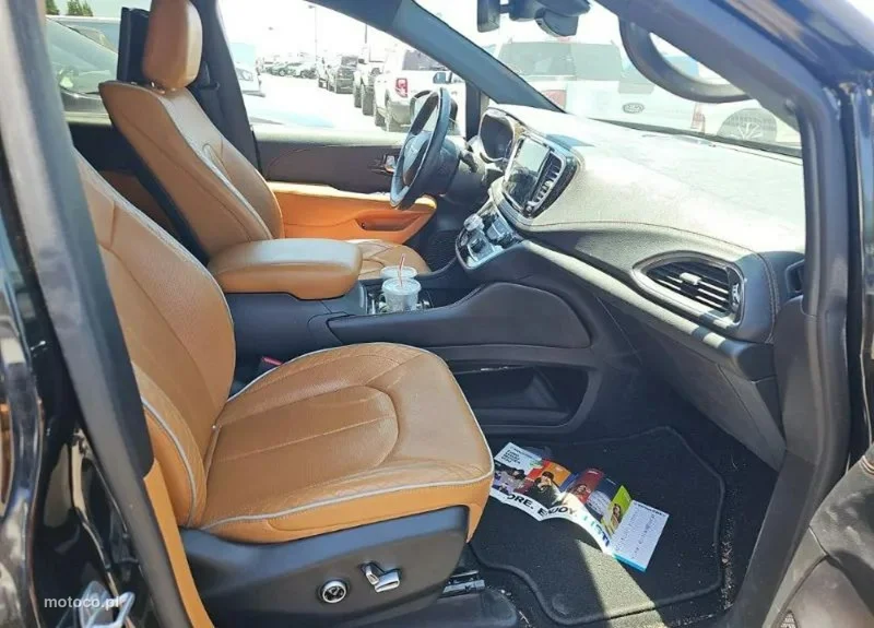 Chrysler Pacifica 10