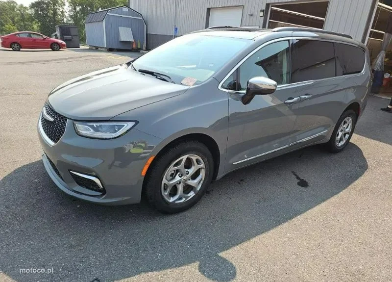 Chrysler Pacifica 3