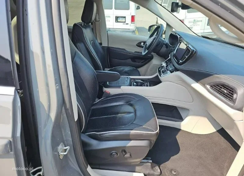 Chrysler Pacifica 10