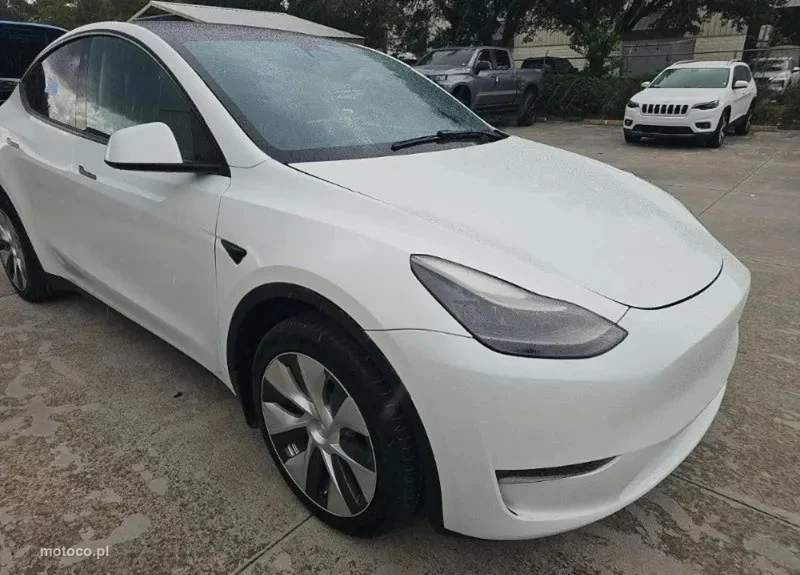 Tesla Y 3