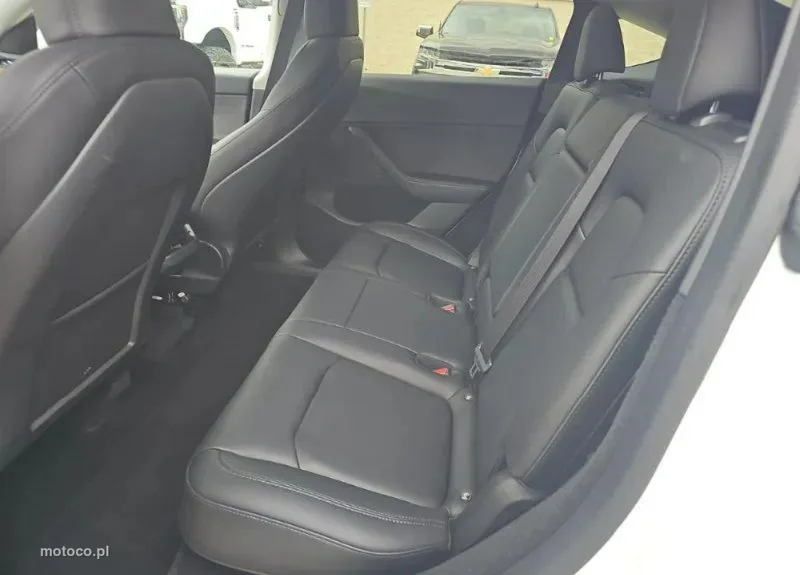 Tesla Y 10