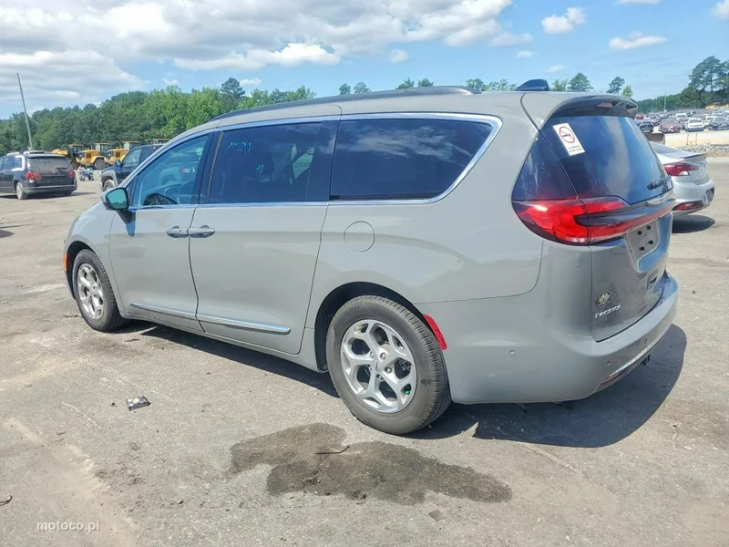 Chrysler Pacifica 5