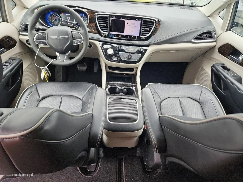 Chrysler Pacifica 8