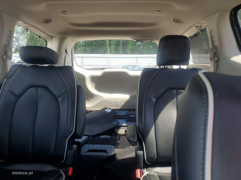 Chrysler Pacifica 10