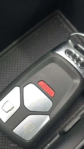 Audi A4 B9 13