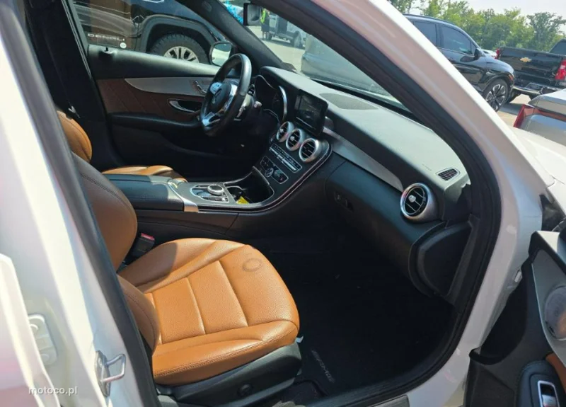 Mercedes-Benz Klasa C W205 C 300 8