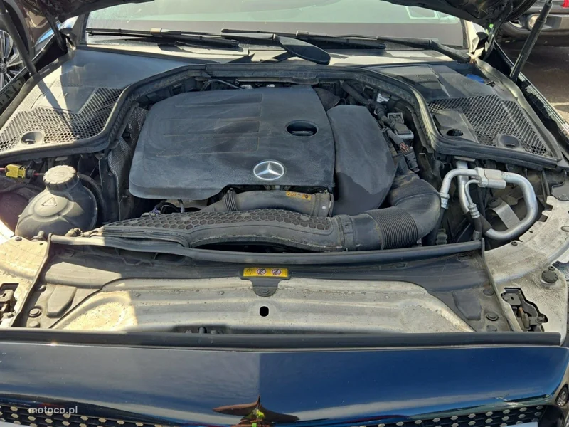 Mercedes-Benz Klasa C W205 C 300 11