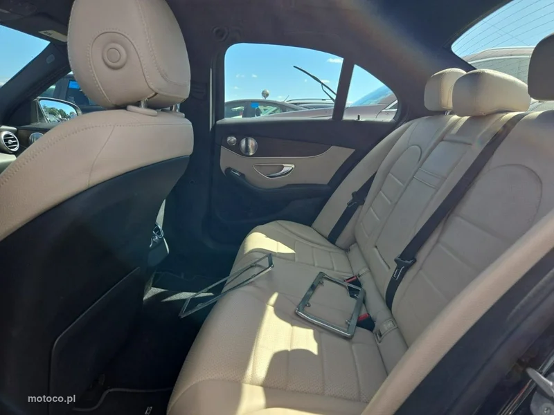 Mercedes-Benz Klasa C W205 C 300 9