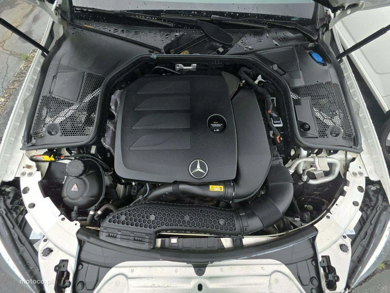 Mercedes-Benz Klasa C W205 C 300 12