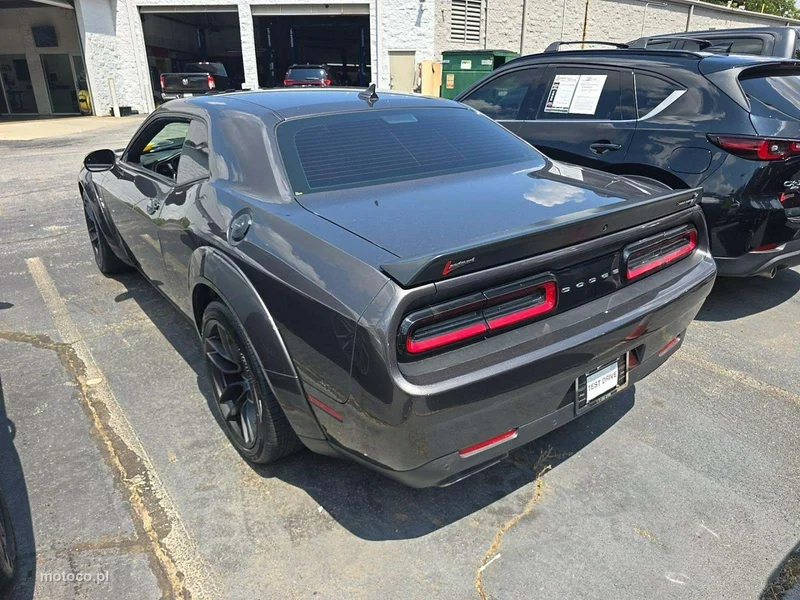 Dodge Challenger 4