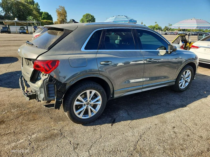 Audi Q3 F3 4