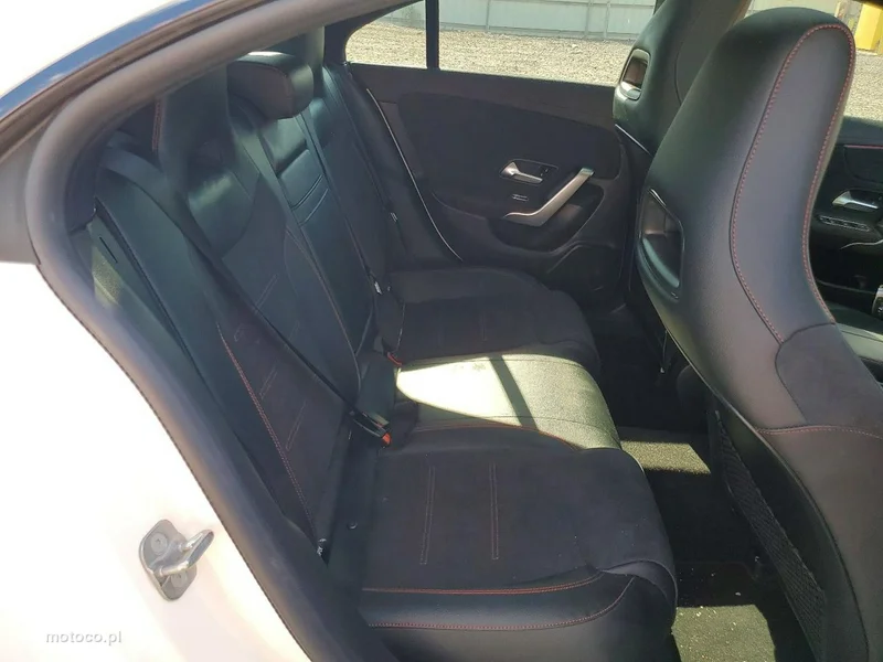Mercedes-Benz CLA C118 250 10