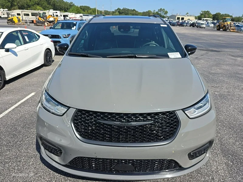 Chrysler Pacifica 2