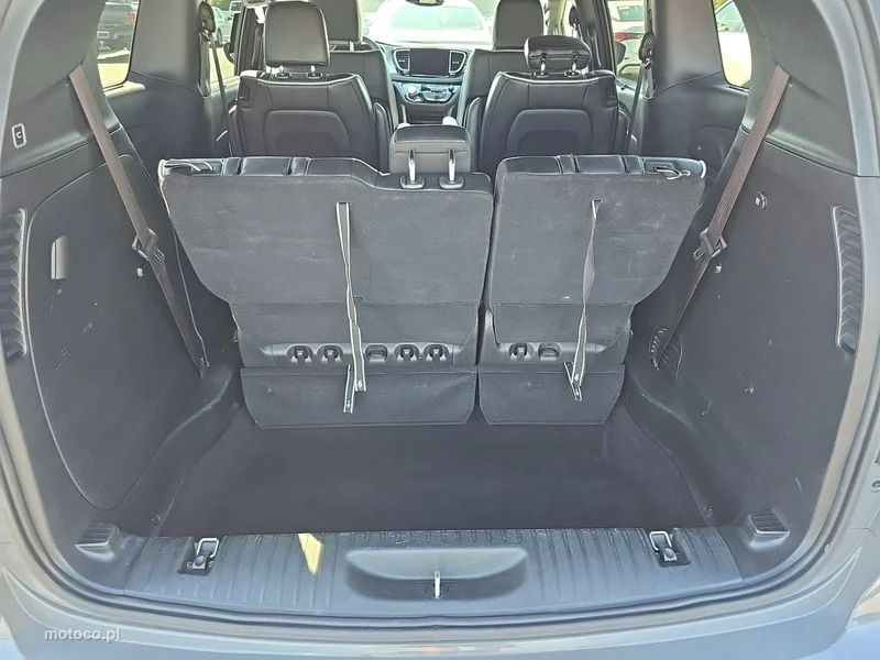 Chrysler Pacifica 12