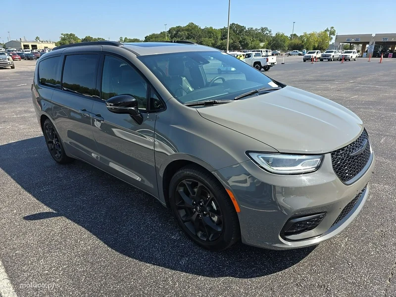 Chrysler Pacifica 3