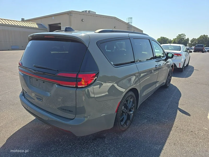 Chrysler Pacifica 4