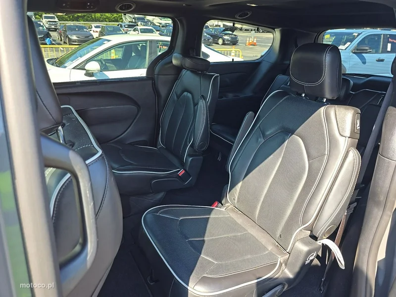 Chrysler Pacifica 10