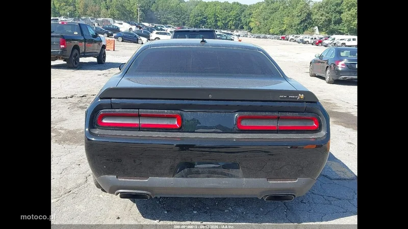 Dodge Challenger 8