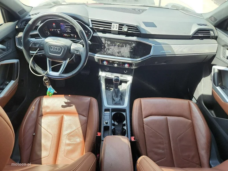 Audi Q3 F3 8