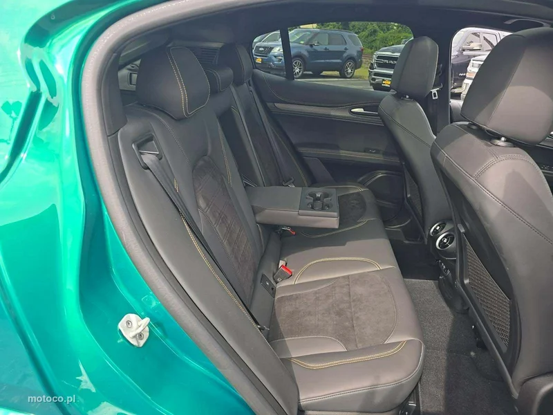 Alfa Romeo Stelvio 8