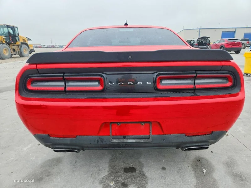 Dodge Challenger 6