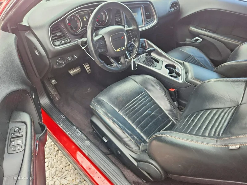 Dodge Challenger 8