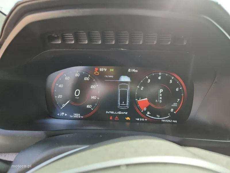 Volvo XC 90 8