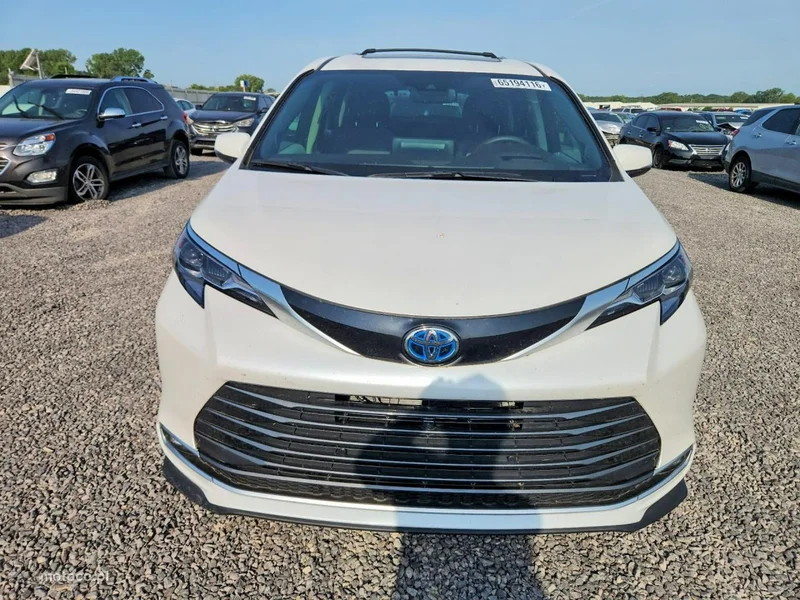 Toyota Sienna 2