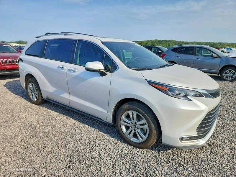 Toyota Sienna 3